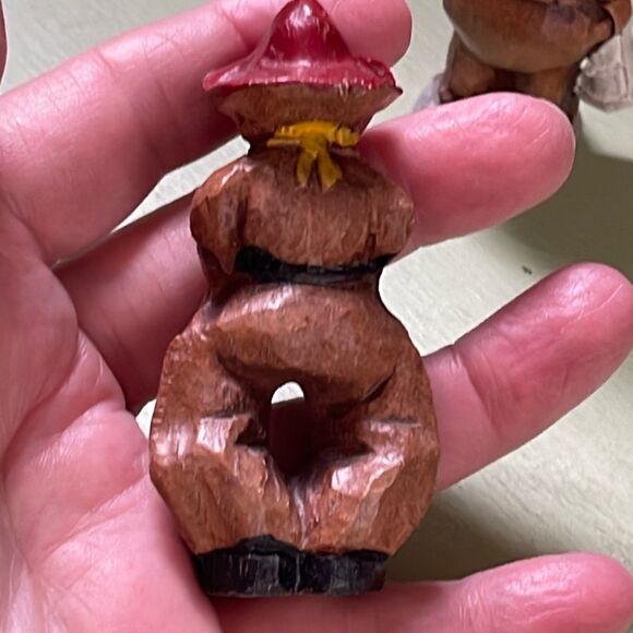 Lot of two vintage hand carved wooded figurines.cowboy golfer - Picture 3 of 12